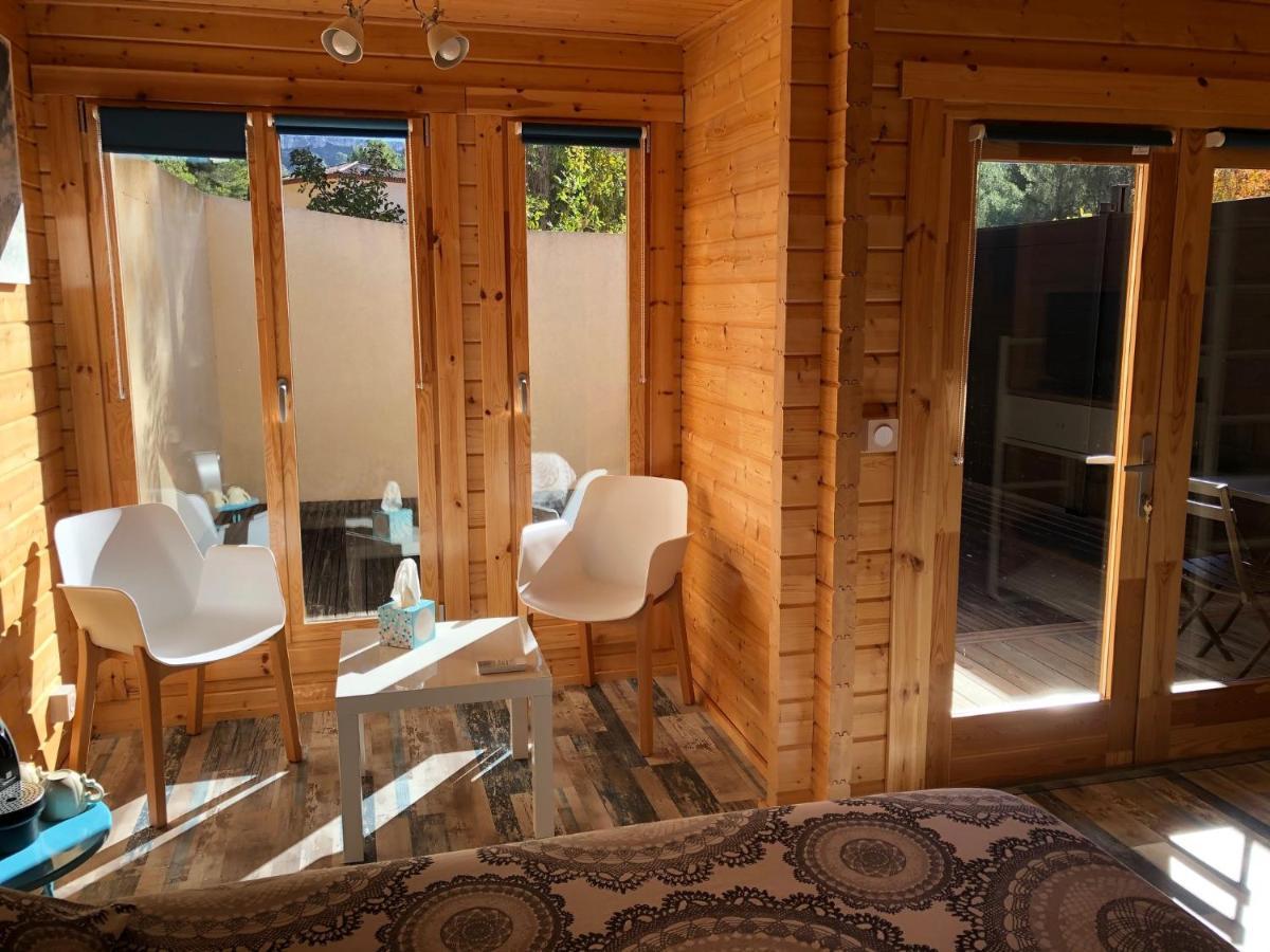 Chalet De La Source Rognac Exterior foto